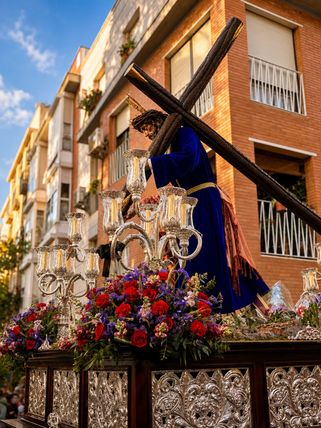 Exorno floral para una procesión en Huelva